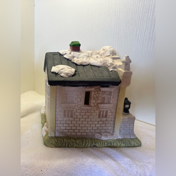 🎄Christmas Village - Police Station 🎄 - Picture 3 of 9